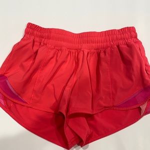 Lululemon hotty hot high rise lined short 2.5”